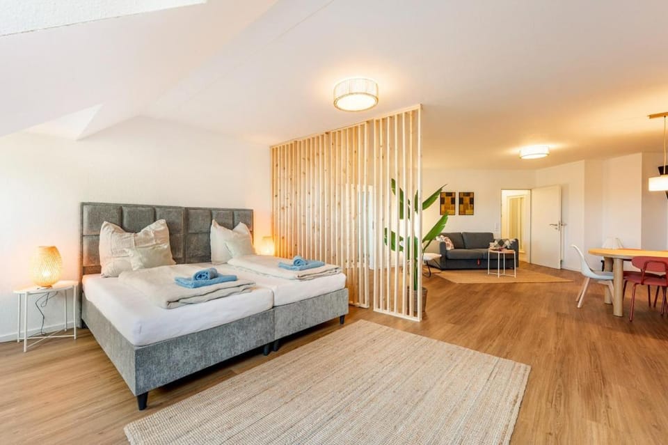 Bed, Photo of the whole room, Bedroom, towels