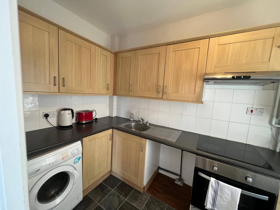 Kitchen or kitchenette, oven, pet friendly, toaster