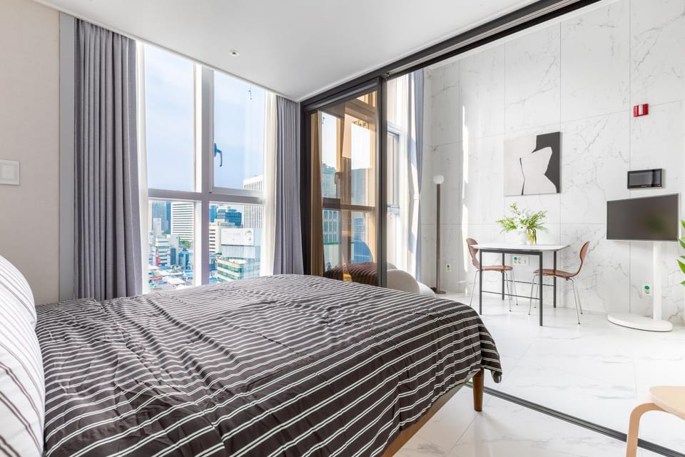 TV and multimedia, Photo of the whole room, Bedroom
