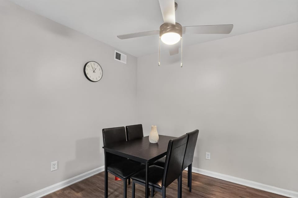 Comfortable Furnished Home Away from Home Apartment in Indianapolis