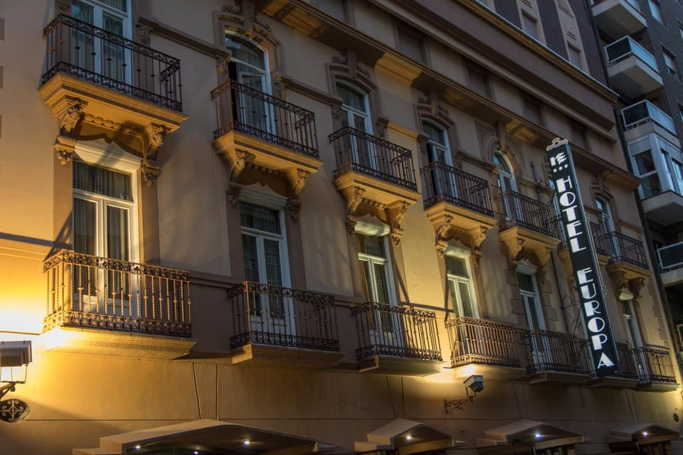 Property building, Facade/entrance, Night