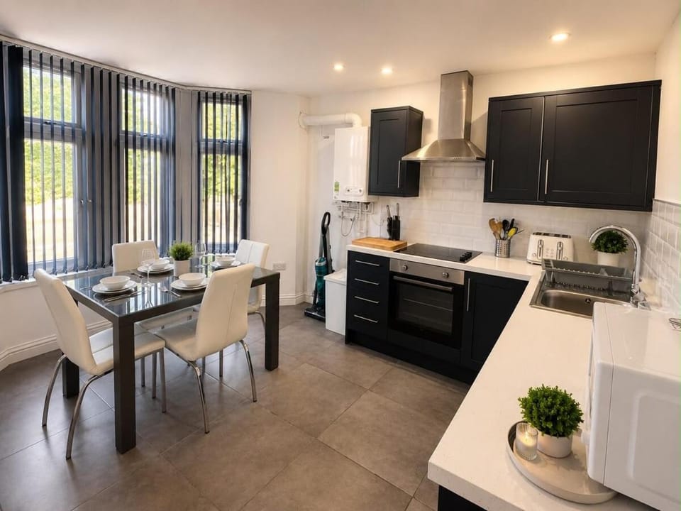 Central 2bd 2BR, free parking, contractor, holiday Apartment in Cardiff