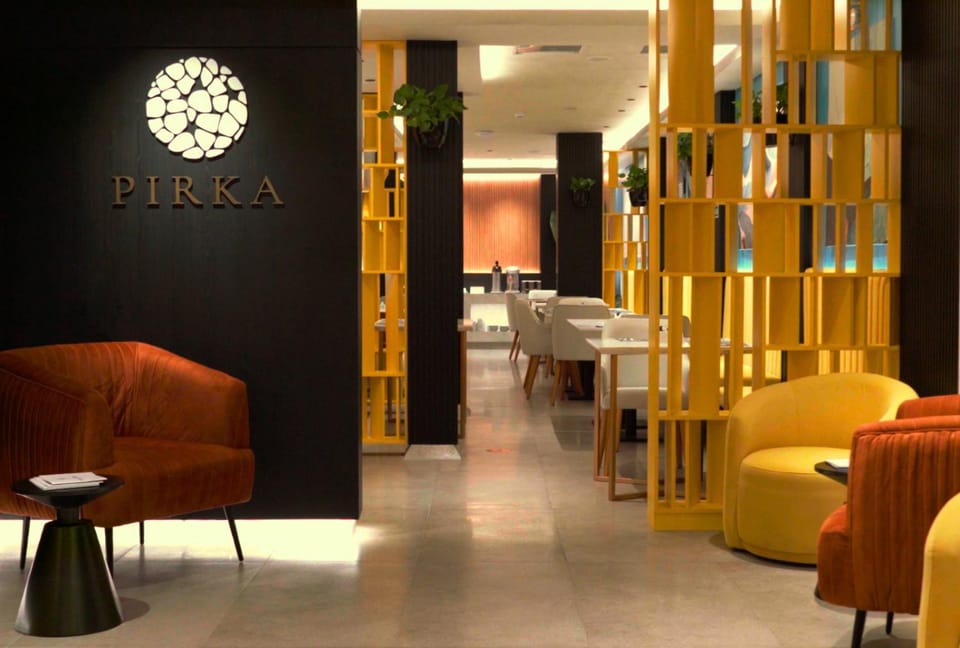Restaurant/places to eat, Living room, Banquet/Function facilities, Seating area