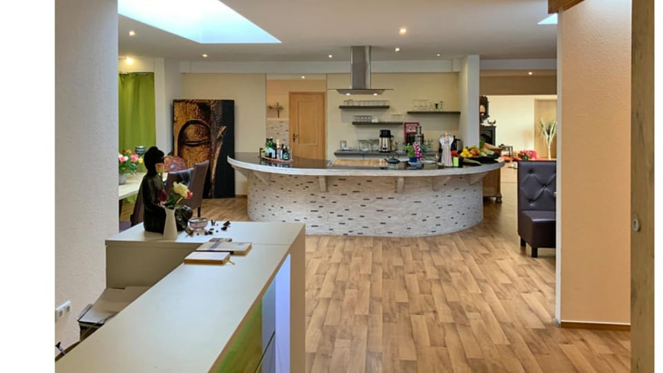 Restaurant/places to eat, Kitchen or kitchenette, Communal kitchen, Breakfast