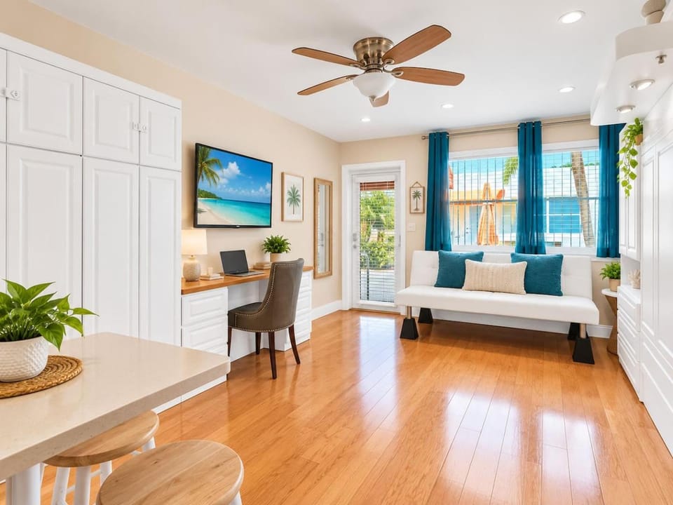 Hollywood Beach Studio Pool BBQ Yard Apartment in Hollywood Beach