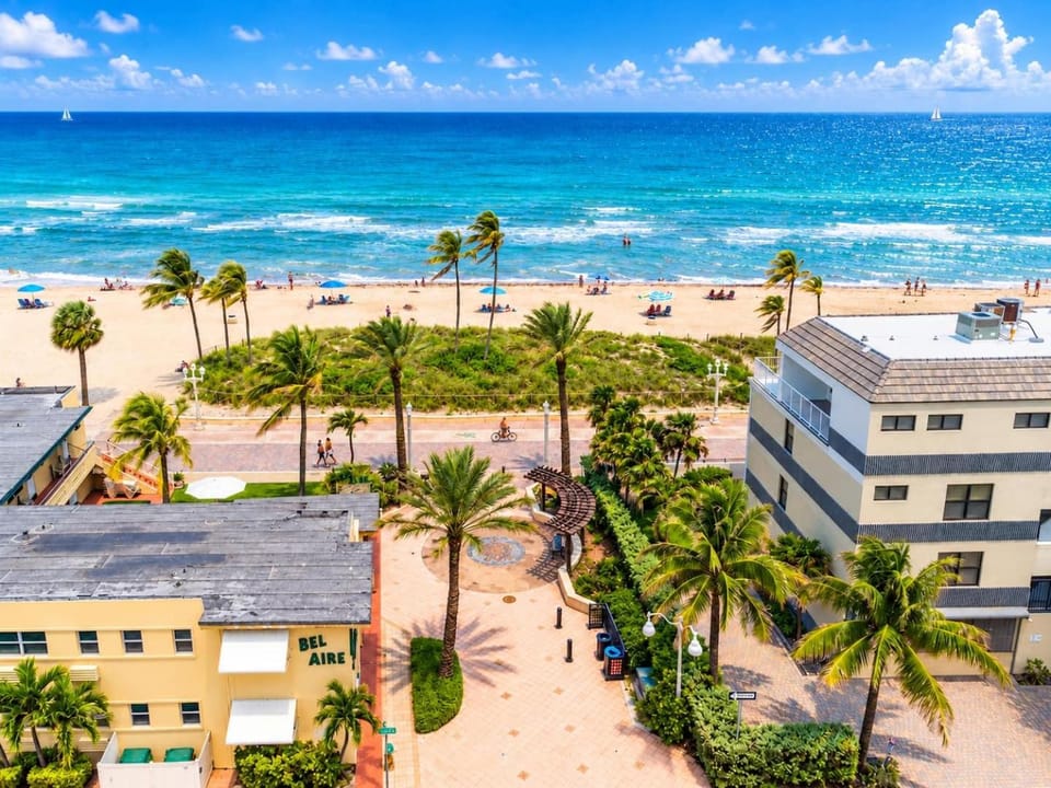 Hollywood Beach Studio Pool BBQ Yard Apartment in Hollywood Beach