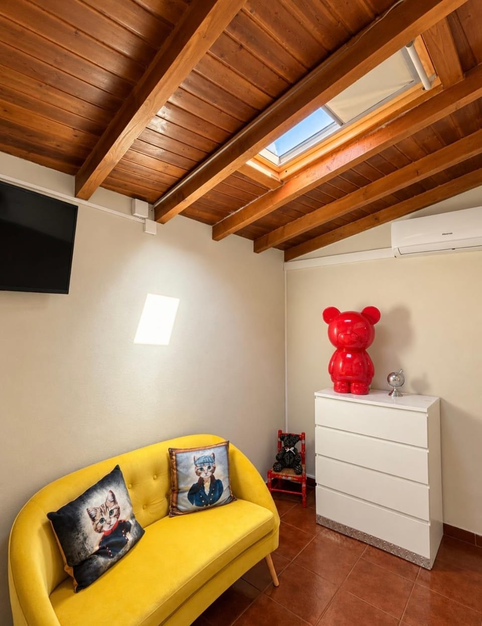 Photo of the whole room