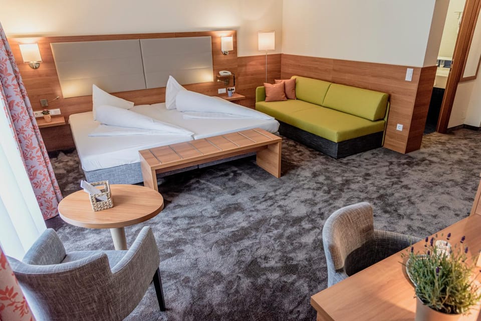 Bed, Photo of the whole room, Seating area, Bedroom