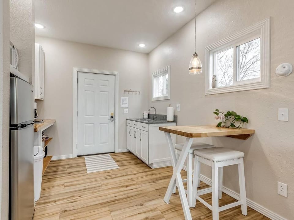 Blushing Ridge Lakeview Cabin with Jacuzzi Cabin in Longtown