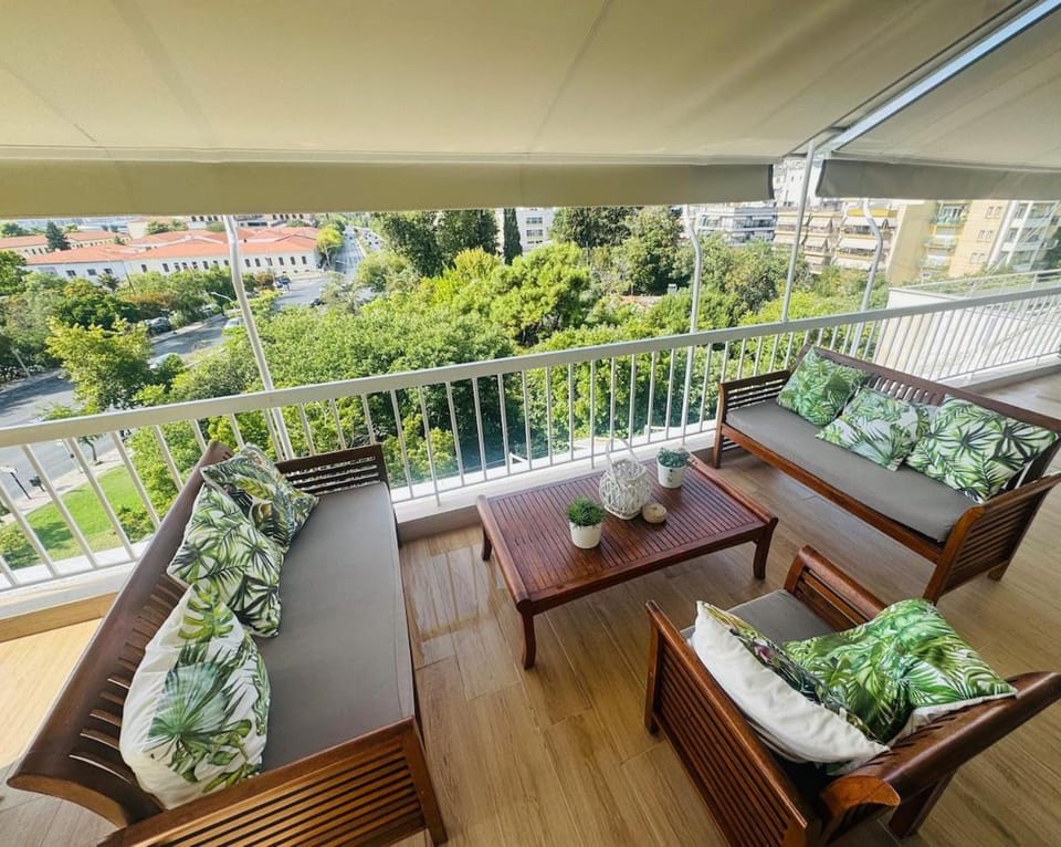 SKG City View Central & Panoramic Penthouse Apartment in Thessaloniki