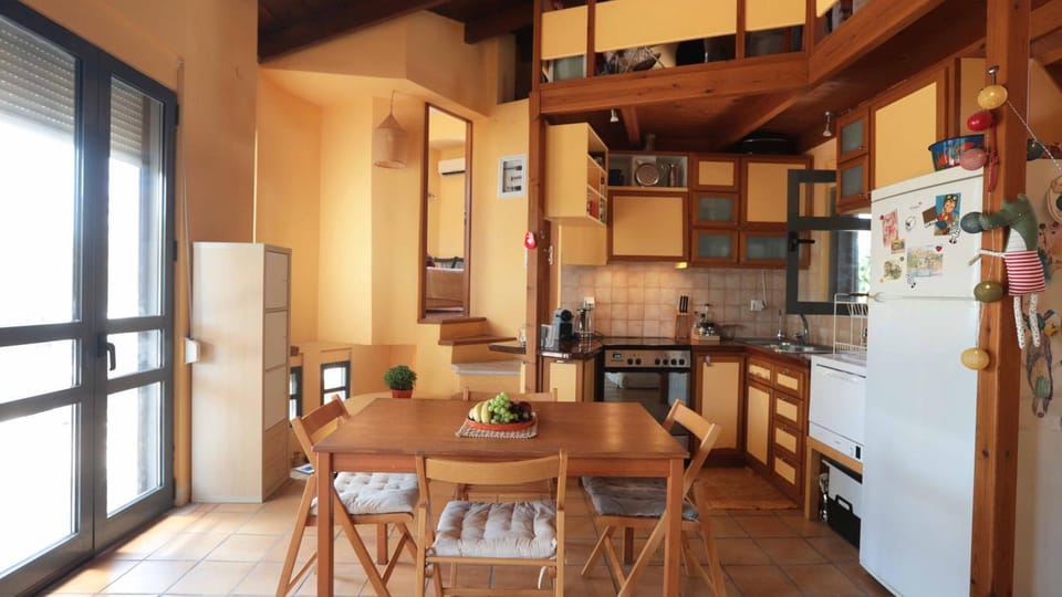 Kitchen or kitchenette, Dining area, dishwasher, oven, stove