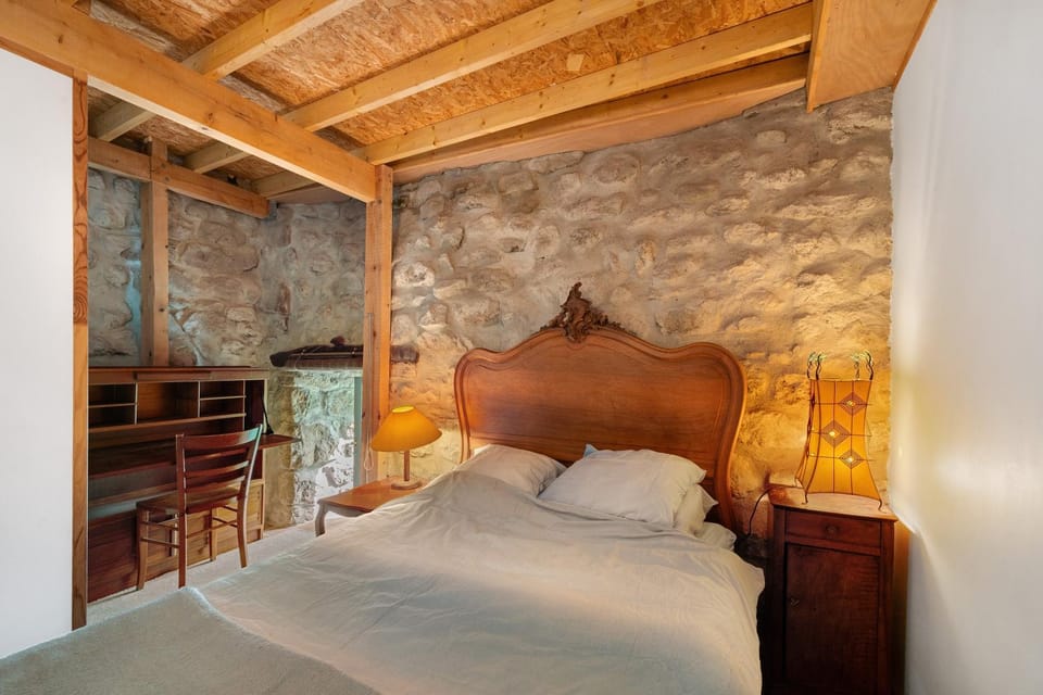 Property building, Living room, Bedroom
