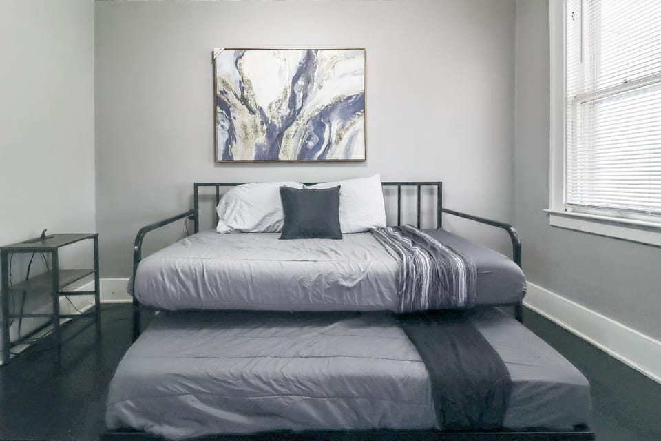 Work & Explore! Apt 6 Mi to Dtwn Detroit Apartment in Dearborn