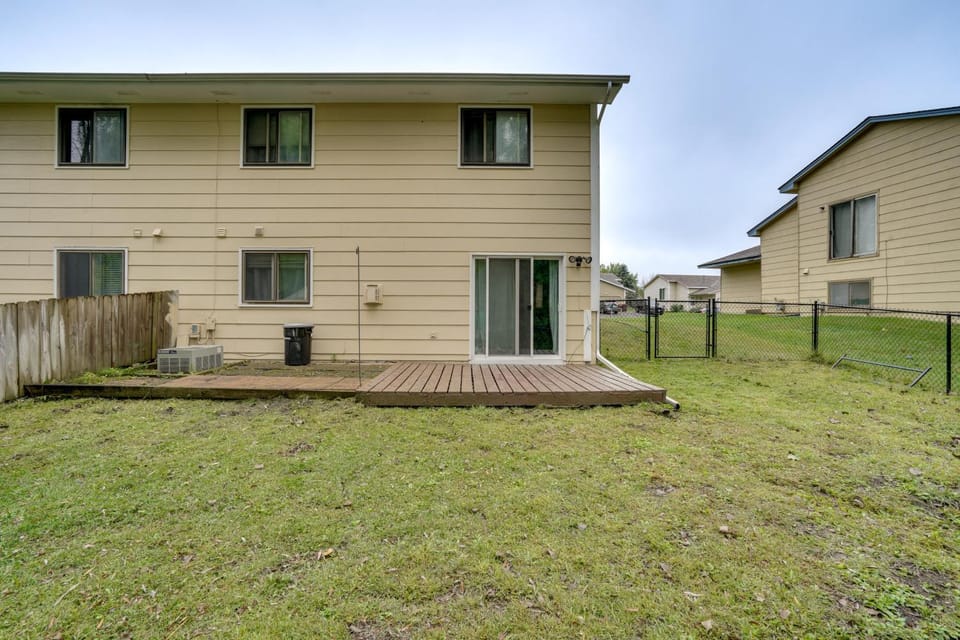 Explore the Twin Cities! Cozy & Spacious Retreat House in Oakdale