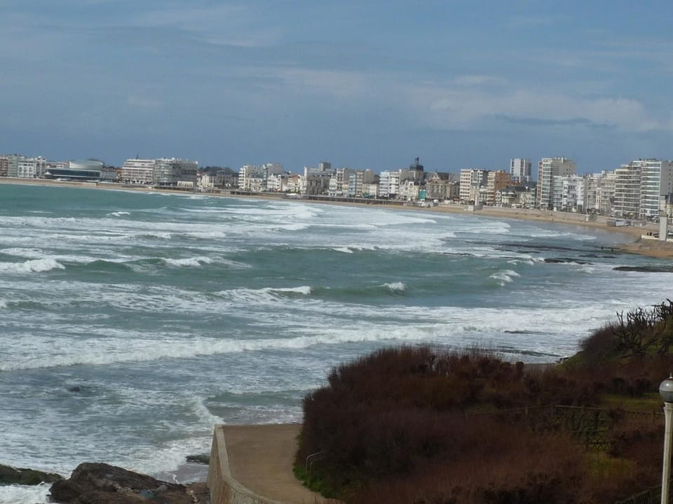 Studio face à la mer avec balcon, garage privé et équipements modernes - Les Sables-d'Olonne - FR-1-92-624 Apartment in Château-d'Olonne