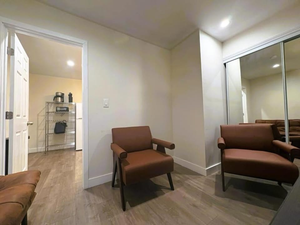 Kitchen or kitchenette, Living room, Seating area