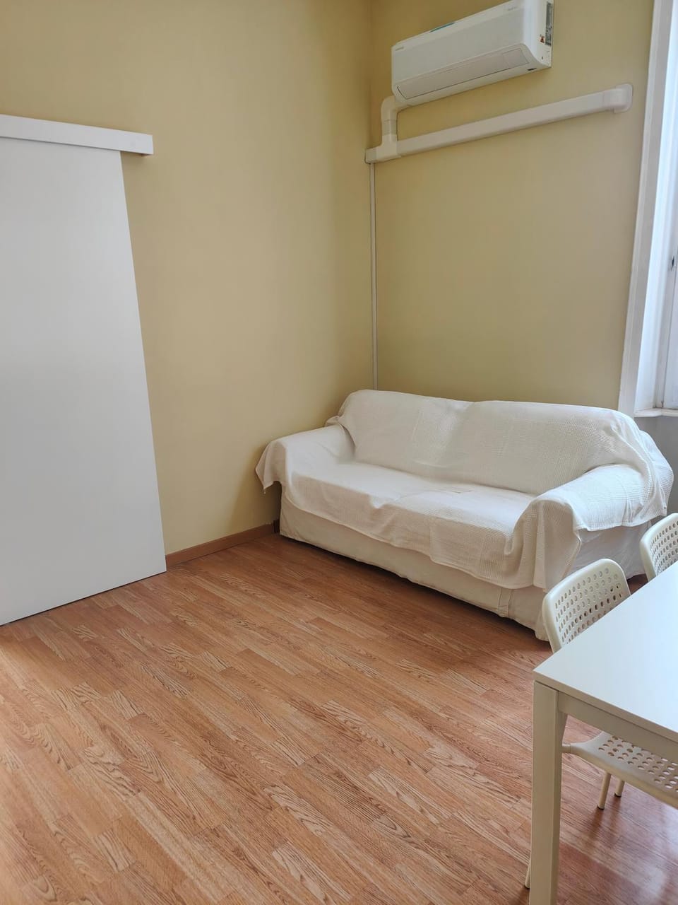 Bed, Living room, Seating area