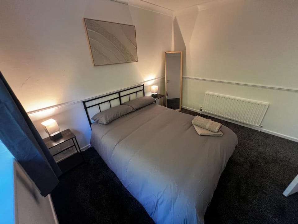 Modern 3 Bed Home in Wolverhampton House in Wolverhampton
