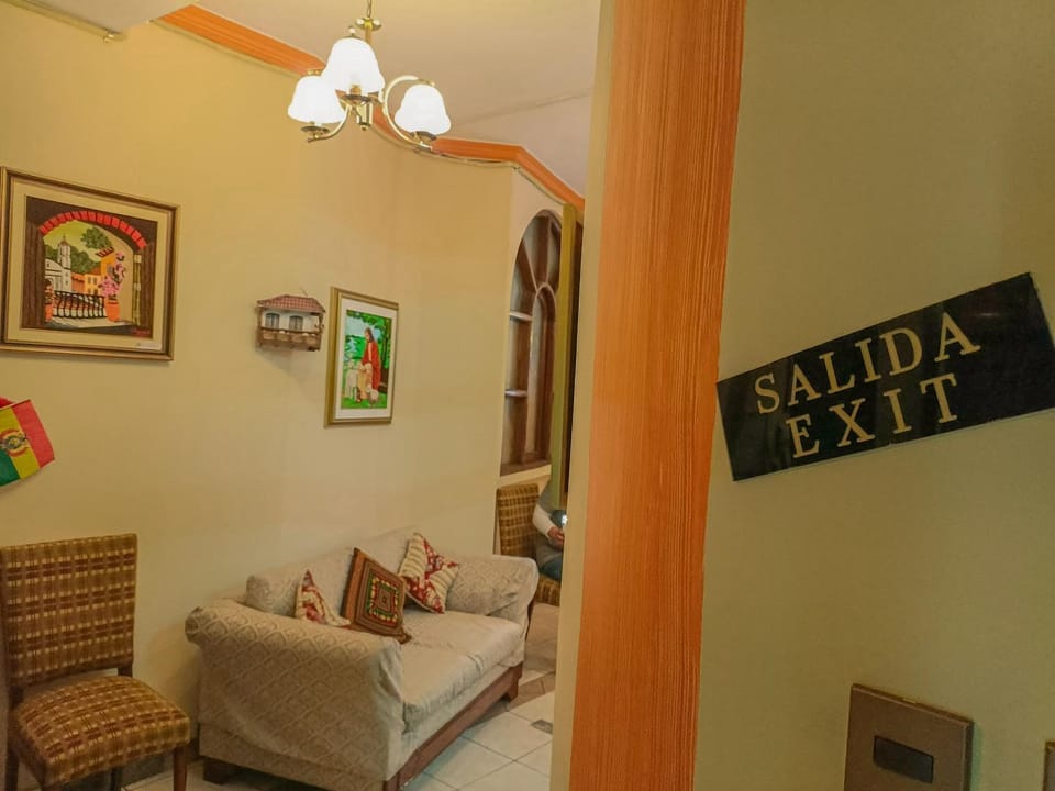 Casa de Huespedes Hostal Montañes Bed and Breakfast in La Paz