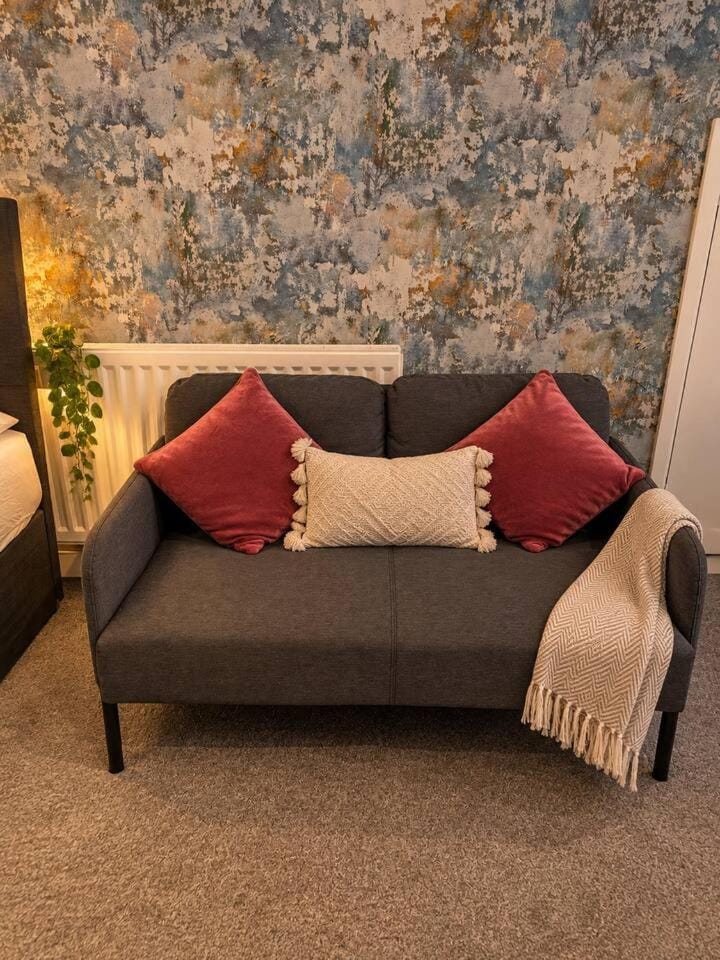 Seating area, Bedroom