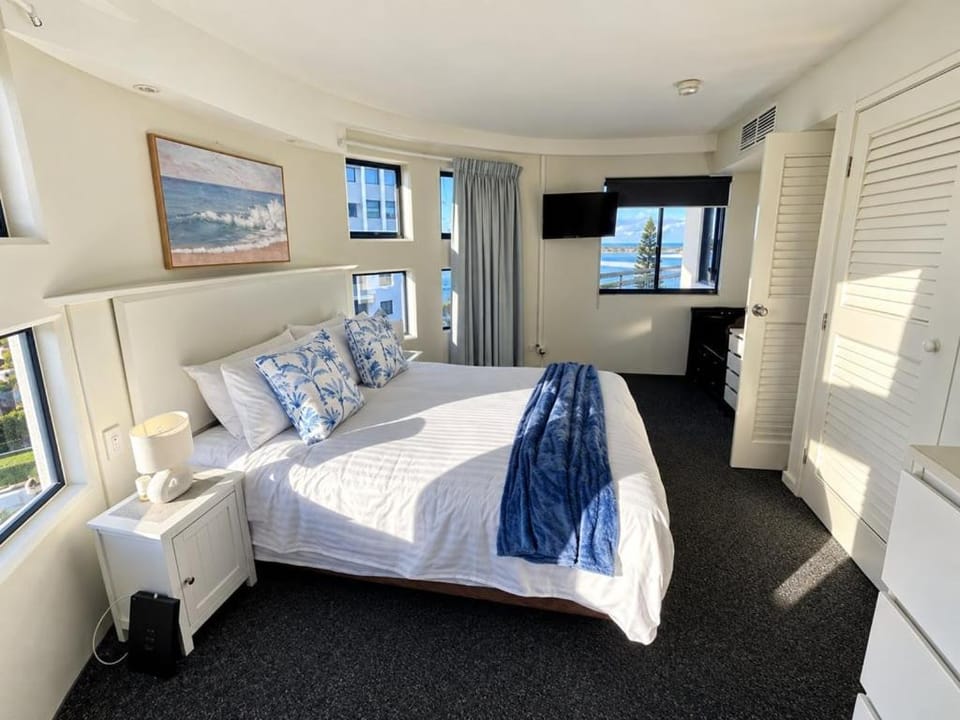 On Golden Beach | Oceanside View & Private Balcony Apartment in Golden Beach