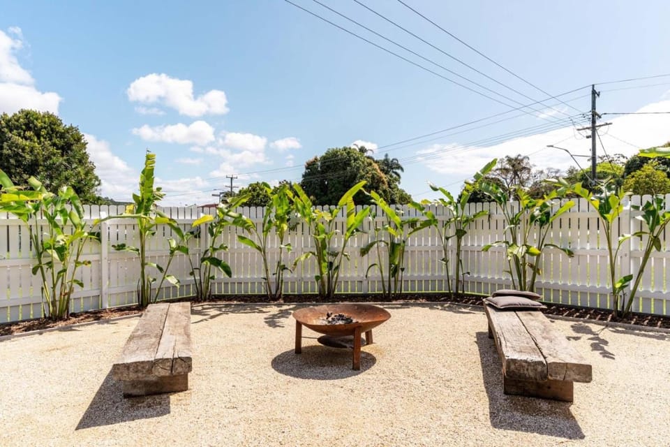 Spacious Riverside Retreat Sauna & Fire Pit House in Banora Point
