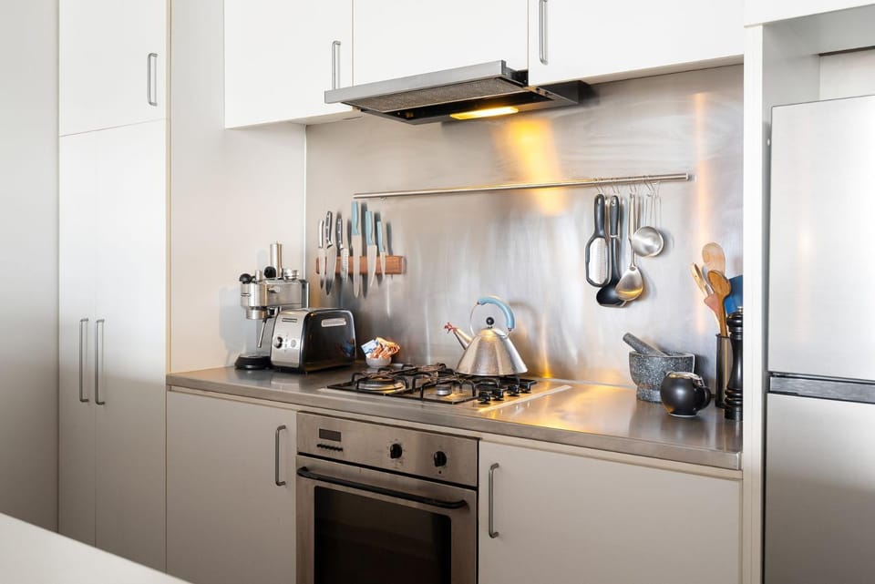 Coffee/tea facilities, Kitchen or kitchenette, Food and drinks, Food, stove, toaster