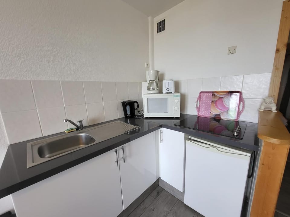 Appartement T2 rénové face mer avec balcon, à 150m de la plage et 300m des commerces Apartment in Château-d'Olonne