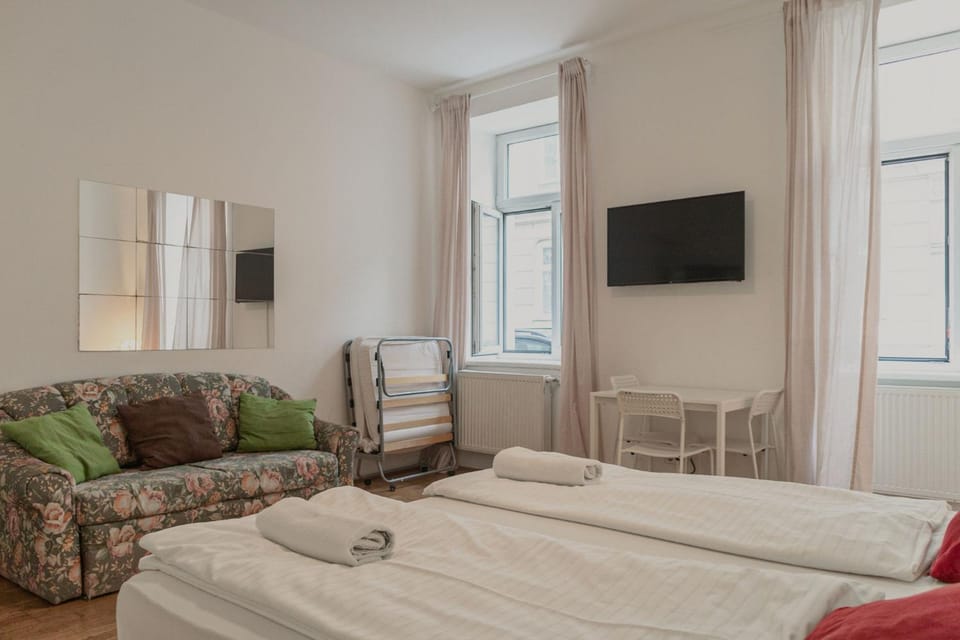 Bed, Seating area, Dining area, Bedroom
