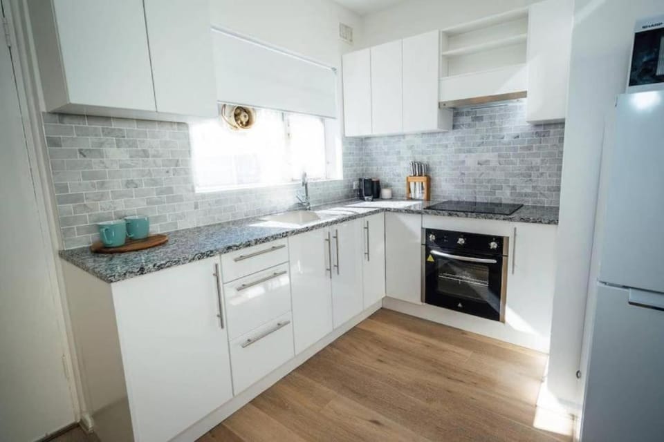 Anzac Oasis Plympton 5min to Airport Free WiFi AC Easy Beach Access Apartment in Adelaide