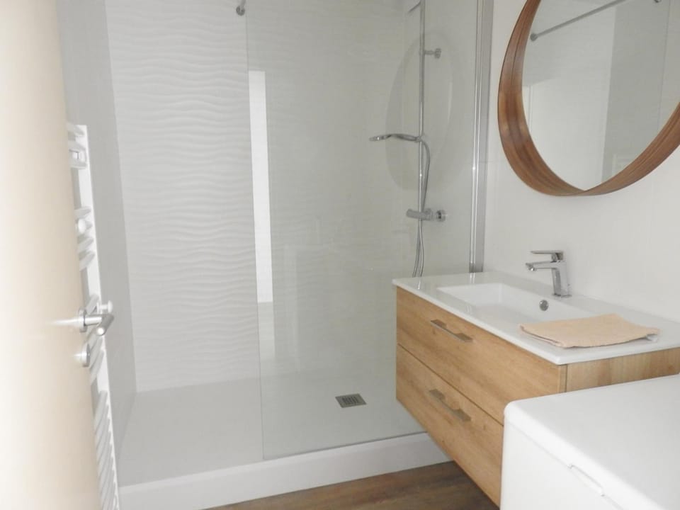 Appartement rénové front de mer aux Sables d'Olonne - FR-1-92-650 Apartment in Les Sables-d'Olonne