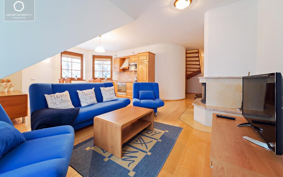 TV and multimedia, Living room, Seating area, fireplace