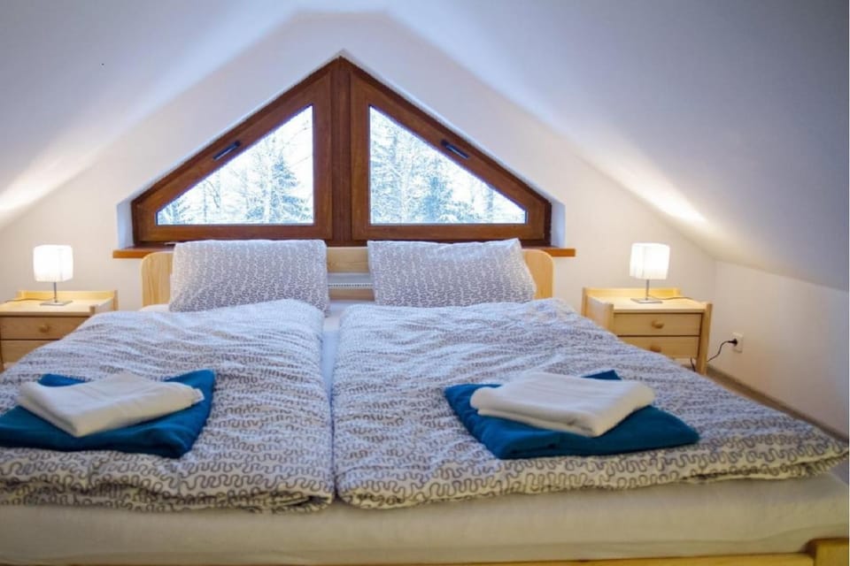 Bed, Photo of the whole room, Bedroom, towels