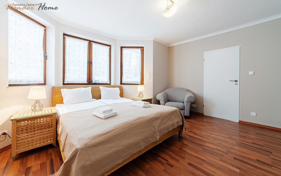 Bed, Photo of the whole room, Decorative detail, Bedroom, towels