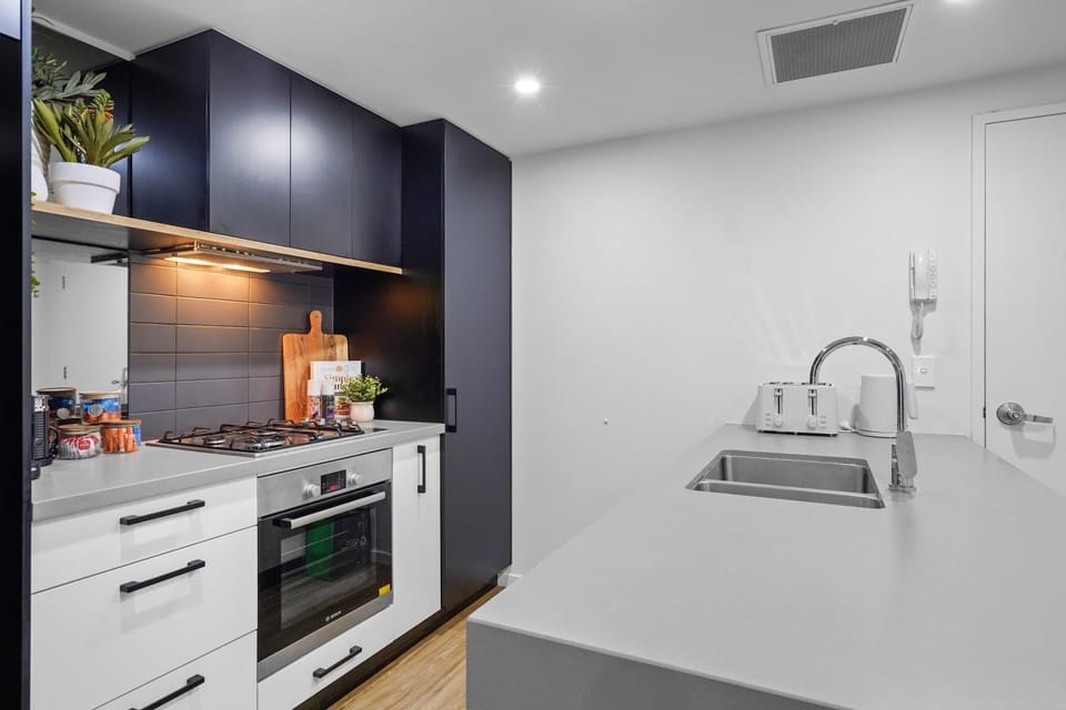 Central Newstead Gem 1BR Walkable Oasis Apartment in Brisbane