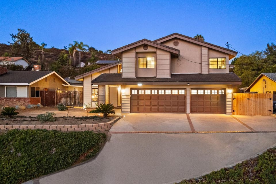 Entire Private House with 7 Beds, Pool, Hot Tub, Garage, Gated Yard, Arcade, Available Now House in El Cajon