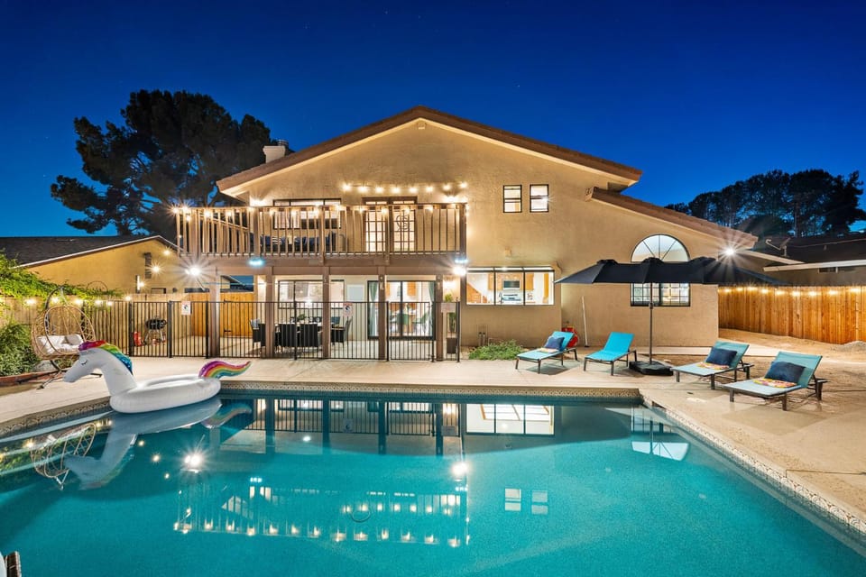 Entire Private House with 7 Beds, Pool, Hot Tub, Garage, Gated Yard, Arcade, Available Now House in El Cajon