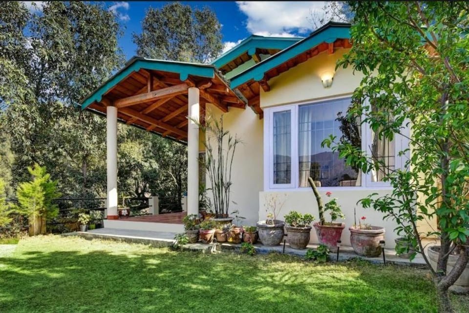 2 BR FreeBird Cottage by Kusumith Retreats House in Uttarakhand