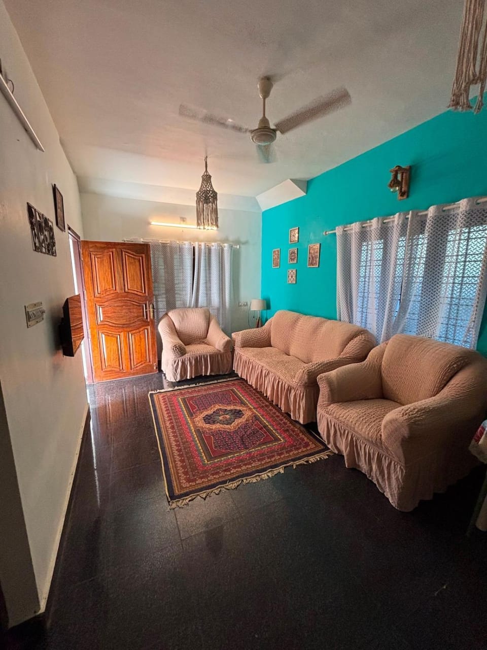 Living room, Seating area