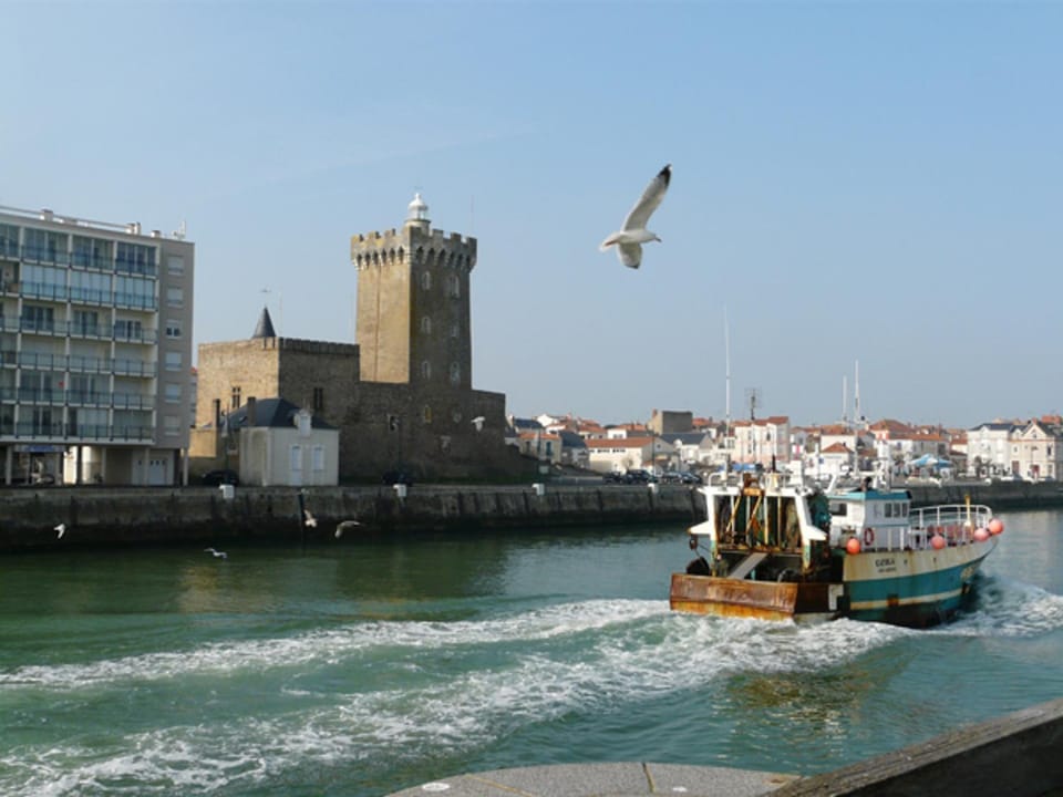 Studio charmant proche plage, chenal, et commerce, bien équipé au cœur des Sables d'Olonne - FR-1-92-597 Apartment in Les Sables-d'Olonne