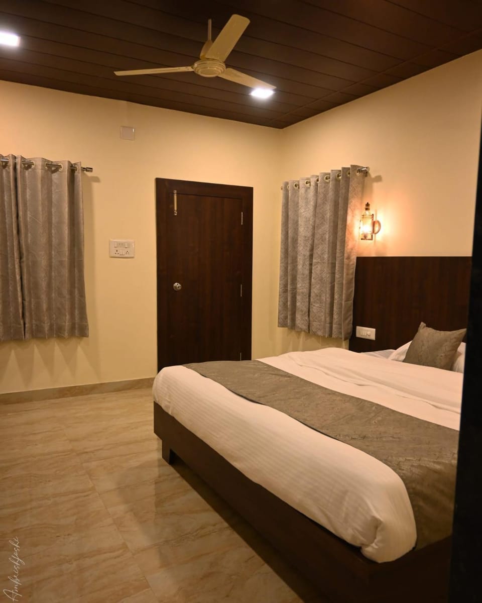 Bed, Photo of the whole room, Bedroom, air conditioner