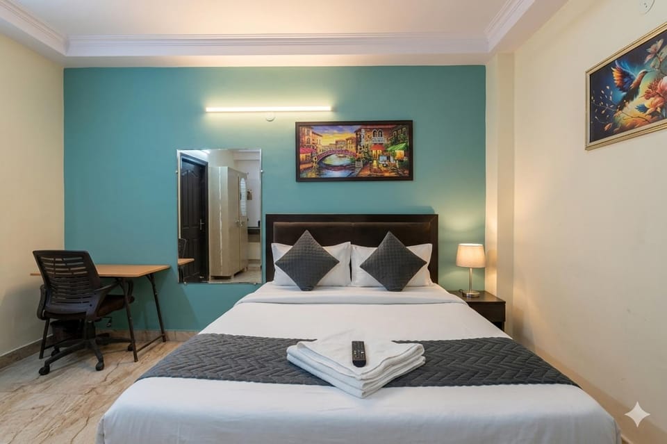 Bed, Bathroom, TV and multimedia, Photo of the whole room, Seating area, Bedroom, Breakfast