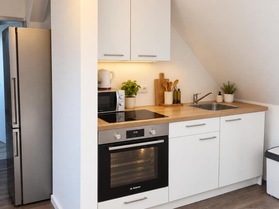 Kitchen or kitchenette, microwave, oven, stove