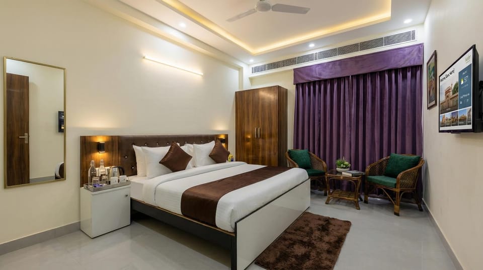Hotel Capital Leaf Hotel in Gurugram