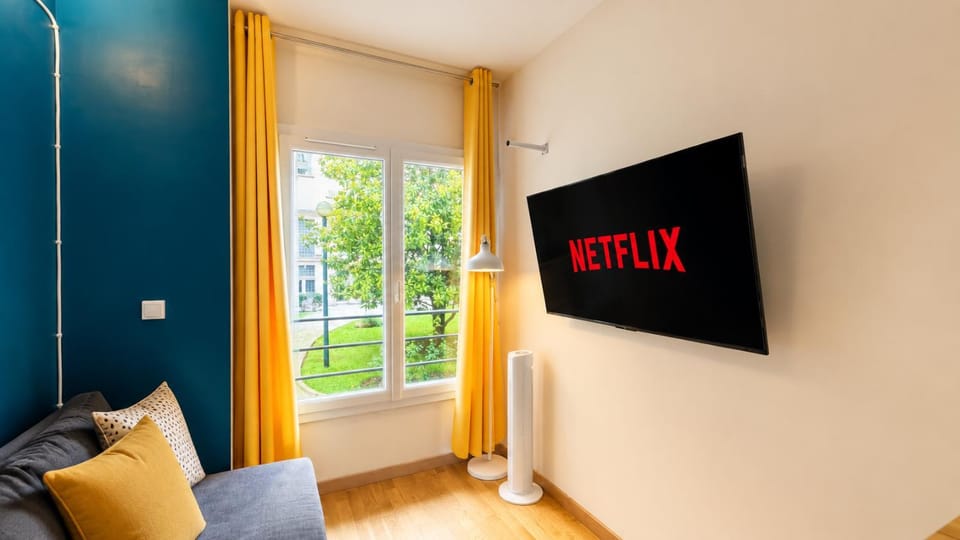 Communal lounge/ TV room, TV and multimedia, Living room, Seating area