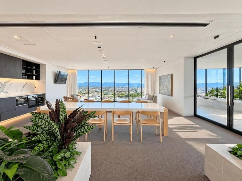 Communal lounge/ TV room, View (from property/room), Balcony/Terrace, City view, Sea view