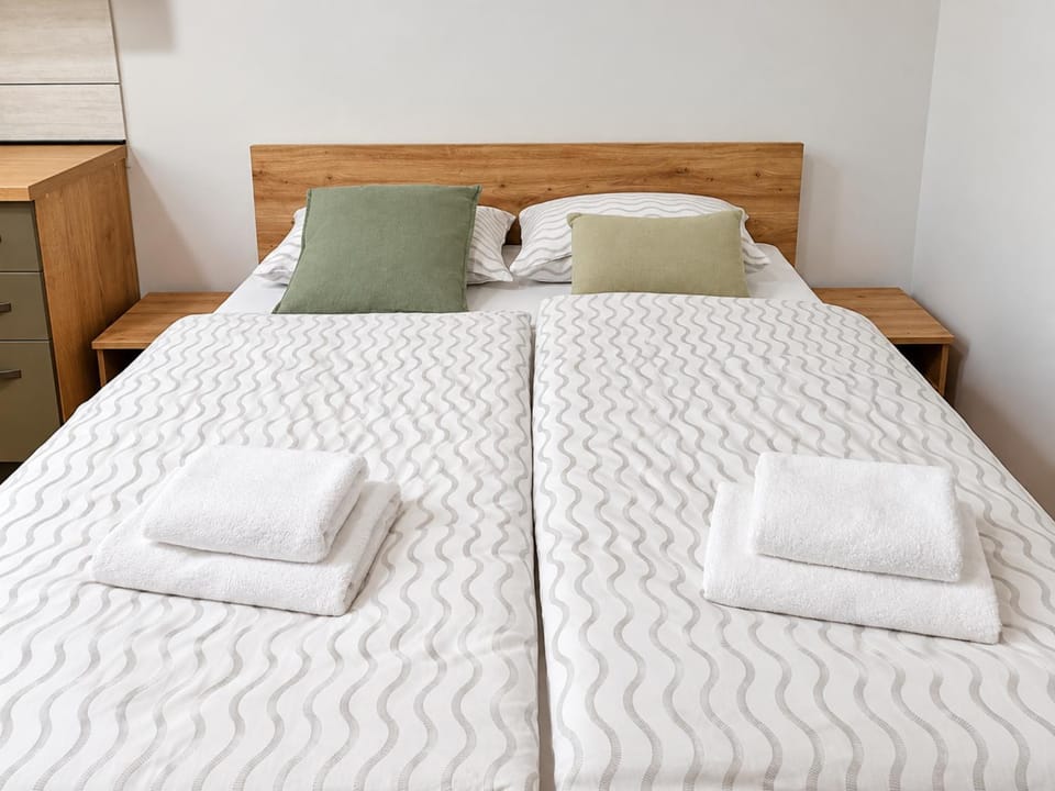 Bed, Photo of the whole room, Bedroom, towels