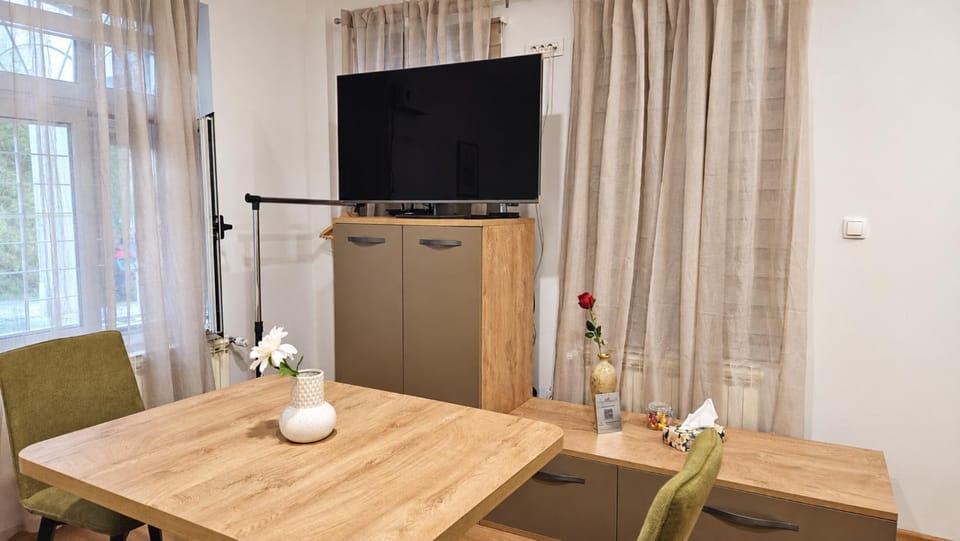 TV and multimedia, Dining area