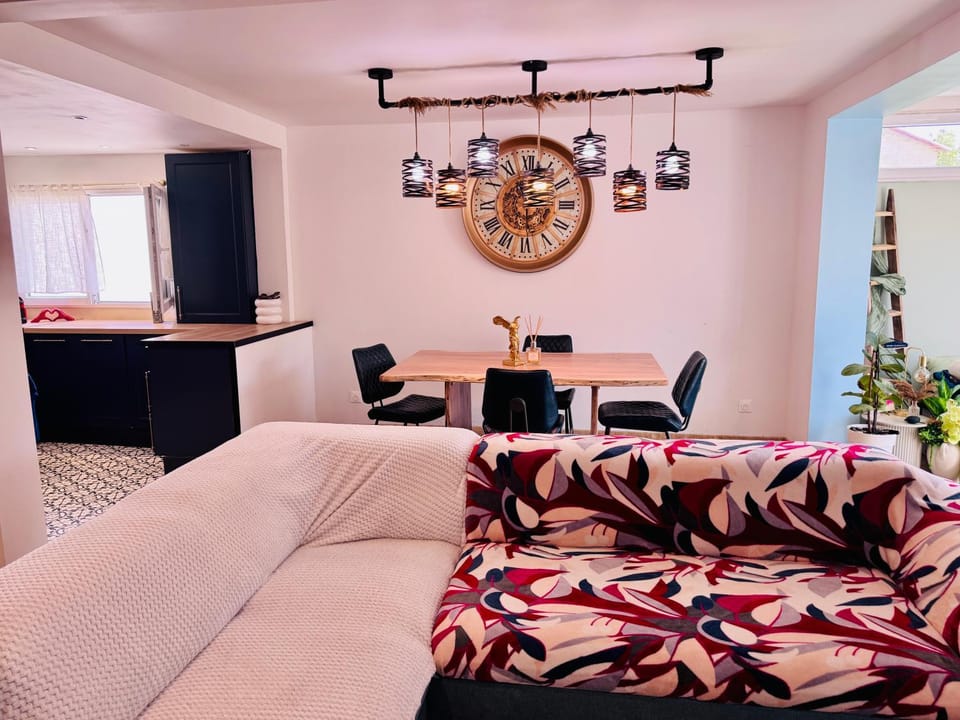 Living room, Seating area, Dining area