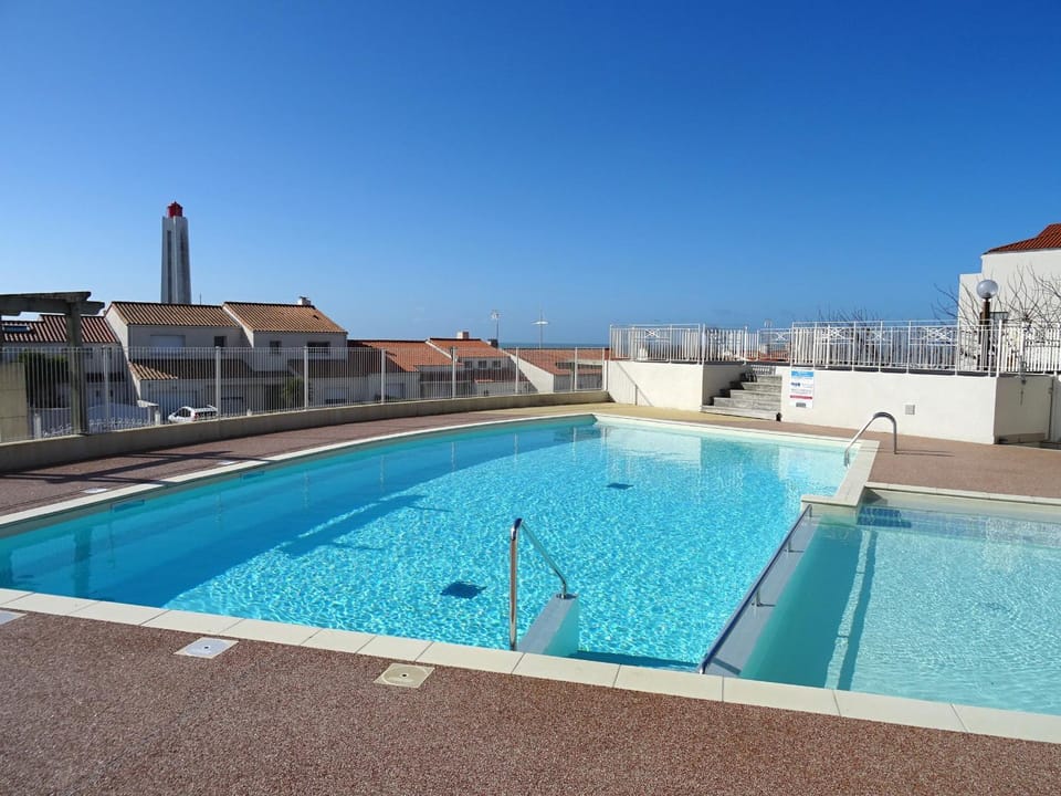Appartement T3 avec Piscine à 200m de la Côte Sauvage et Proche Plages - Les Sables-d'Olonne - FR-1-92-602 Apartment in Les Sables-d'Olonne
